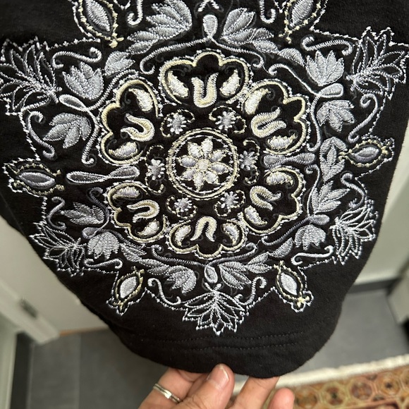 Jayli cotton asymmetric sweatshirt w/embroidered mandala - Picture 2 of 3